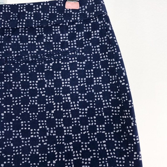 GAP Navy & White Printed Flat Front Shorts - Picture 2 of 6